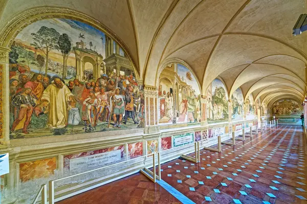 Monte Oliveto Maggiore: the frescoes of the great cloister