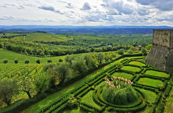 Castello di Brolio: le vigne del Chianti viste dalle mura