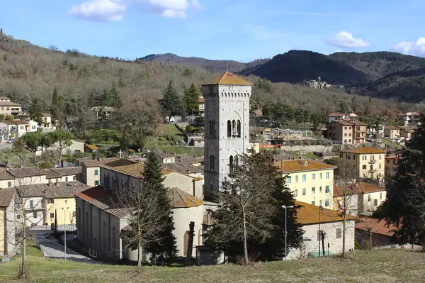 Gaiole in Chianti: il paese col campanile di San Sigismondo