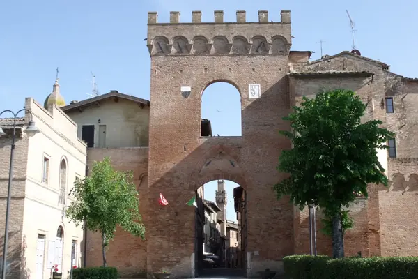 Buonconvento: la Porta Senese in mattoni