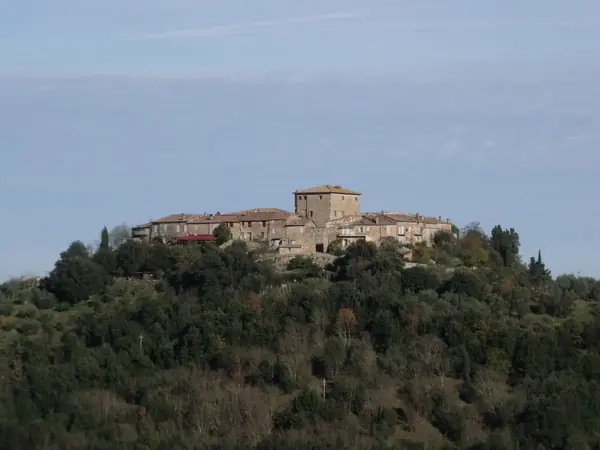 Murlo: il borgo-castello in cima alla collina