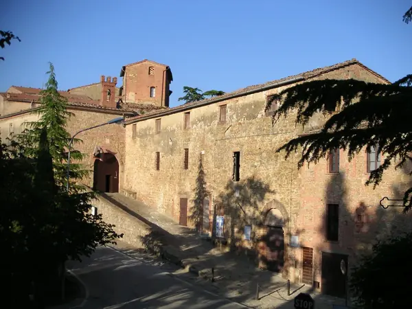 Montisi: l'esterno della Grancia di Santa Maria della Scala