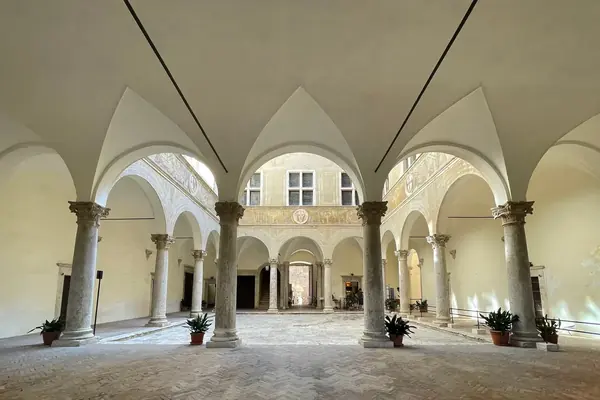 Pienza: the arcaded courtyard of Palazzo Piccolomini