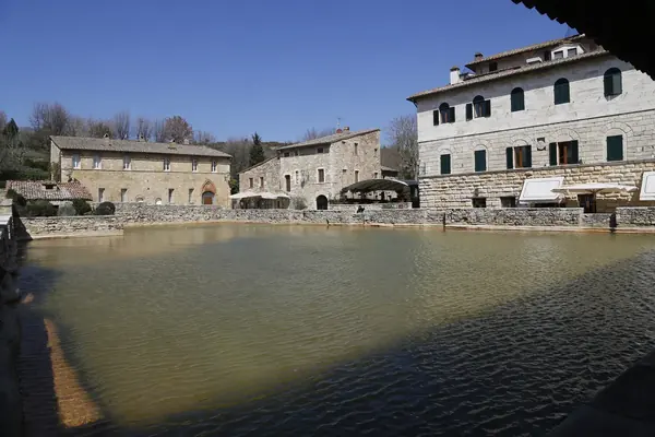 Bagno Vignoni: the thermal pool of the Piazza delle Sorgenti