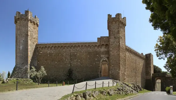 Montalcino: le mura e i torrioni della Rocca