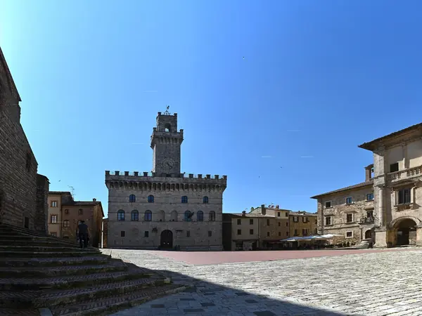 Montepulciano: il Palazzo Comunale su Piazza Grande