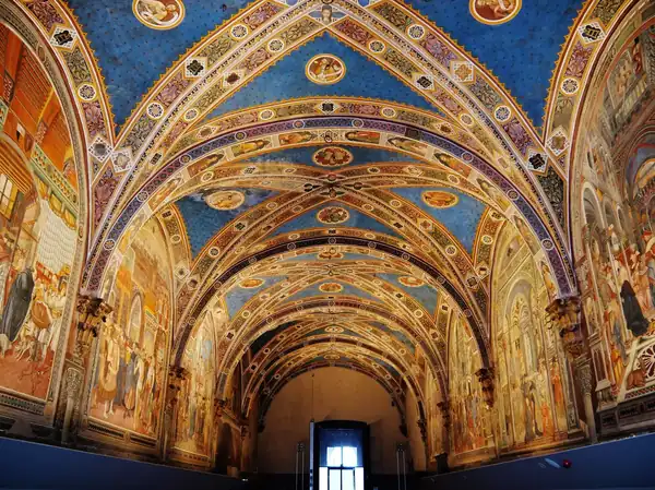 Siena, Santa Maria della Scala: gli affreschi della Sala del Pellegrinaio
