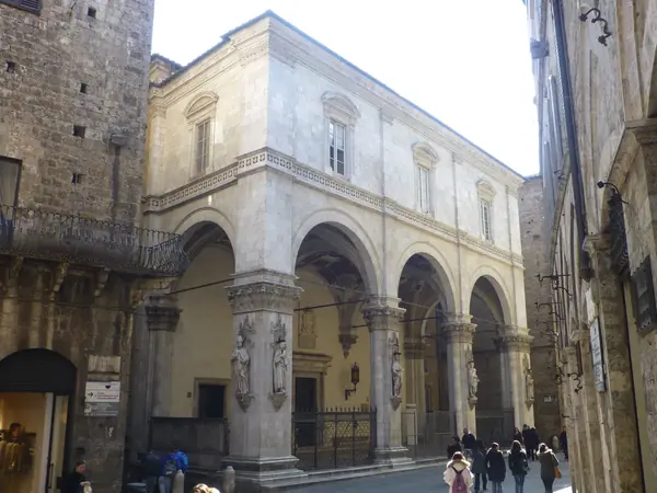 Siena, Via di Città: la Loggia della Mercanzia