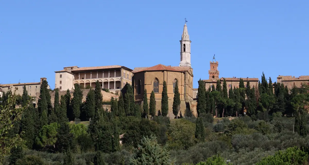 Pienza from the countryside: Palazzo Piccolomini, the cathedral and its bell tower